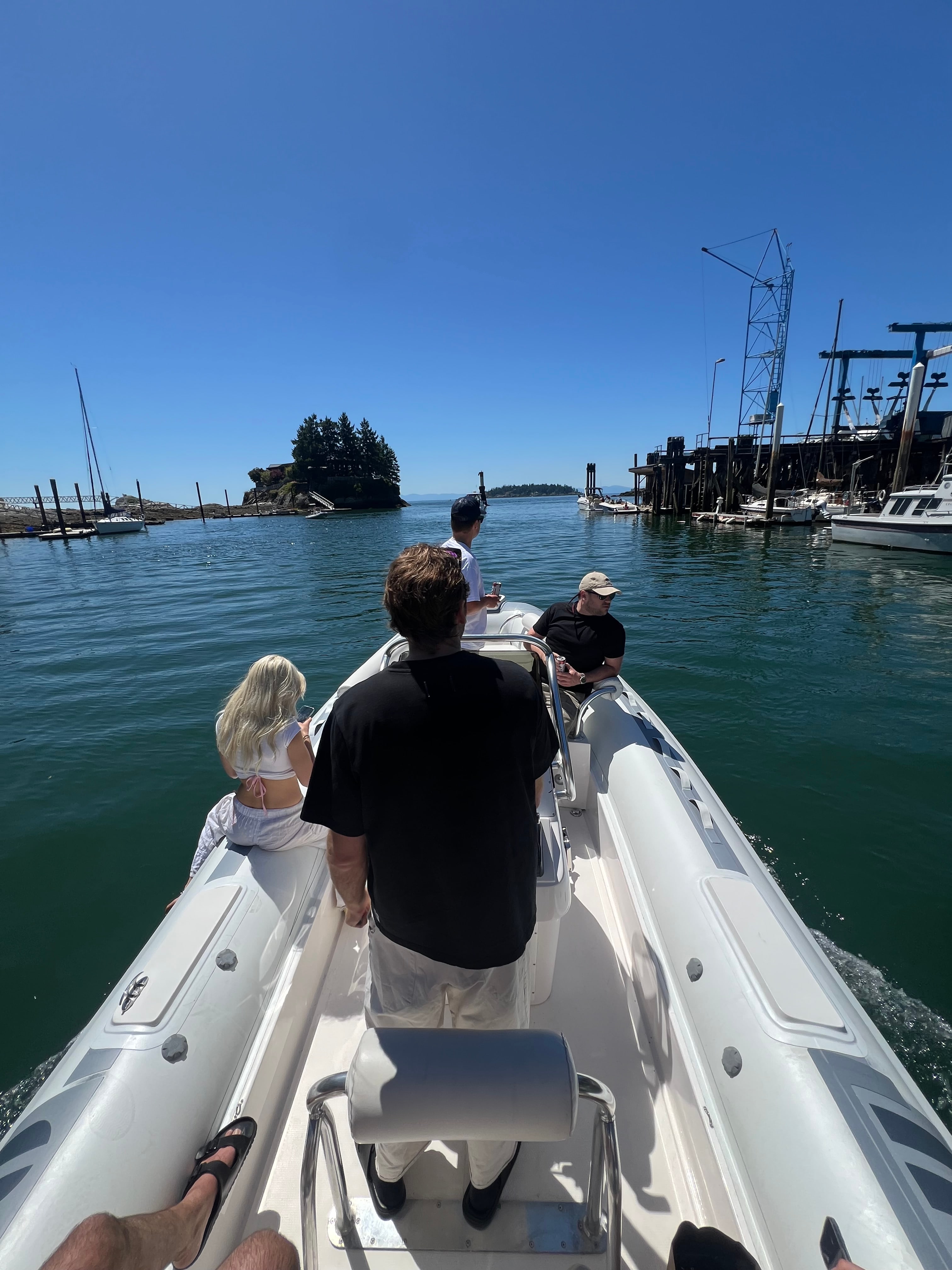 Crossing to the North Shore by boat