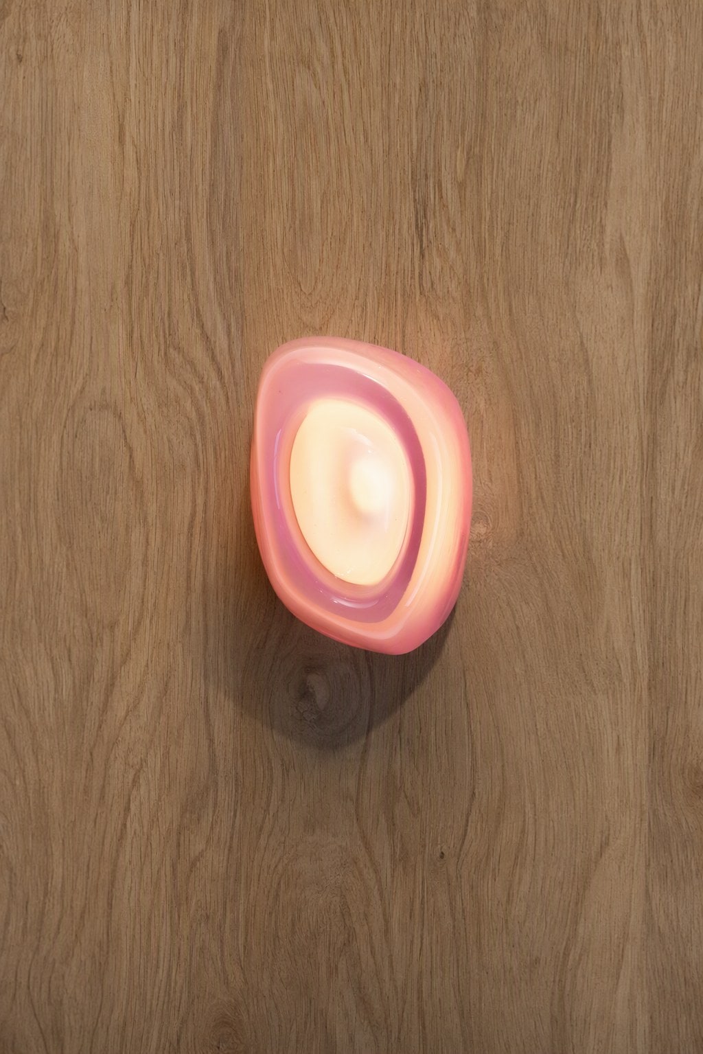 Pink pour, lit, on white oak