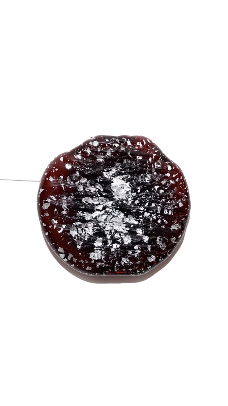 Deep garnet pour, silver-flecked